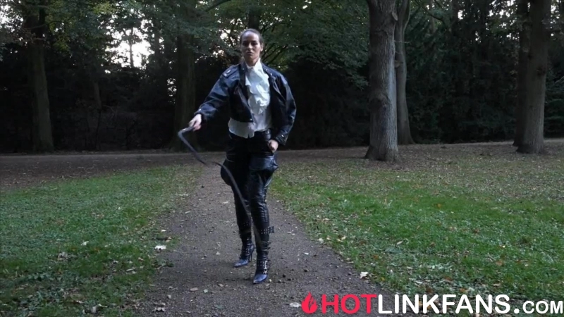 FemdomFoto - Lady Iveta - Walking And Cracking (German)