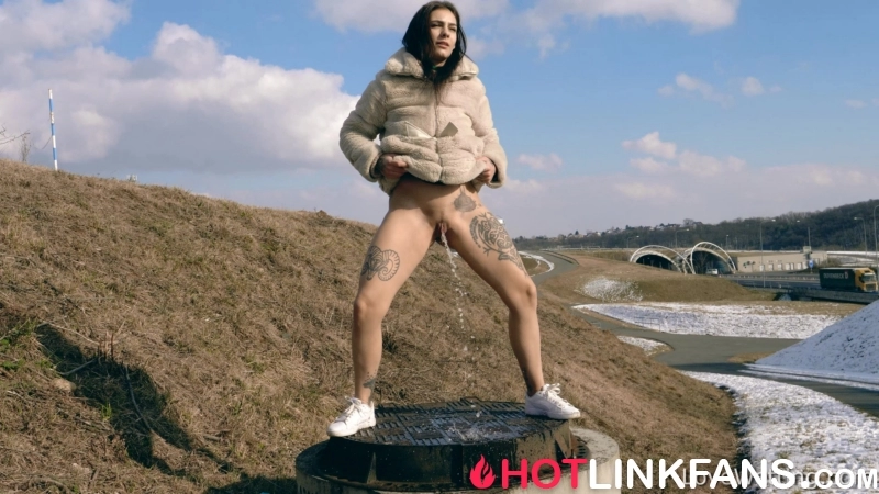 Alexa Throat – Pissing scene 6