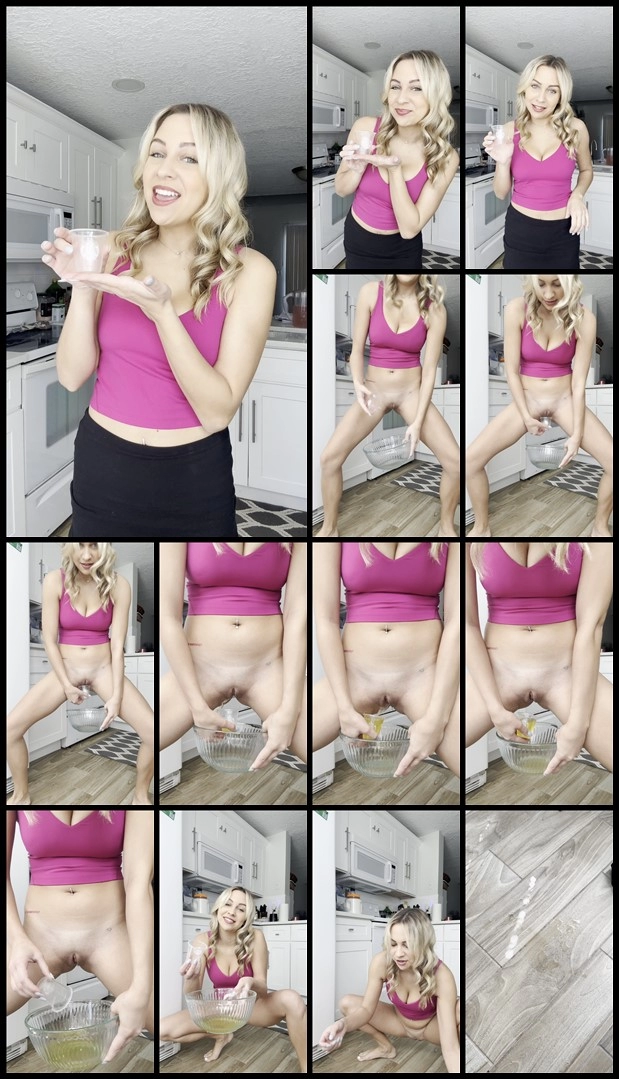 tiffstreatsxoxo – Peeing into a shot glass and letting it overflow